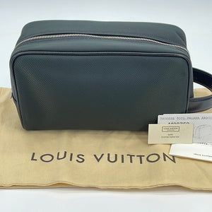 Louis Vuitton Green Taiga Leather Cosmetic Pouch Trousse 9LK0425 For Sale  at 1stDibs