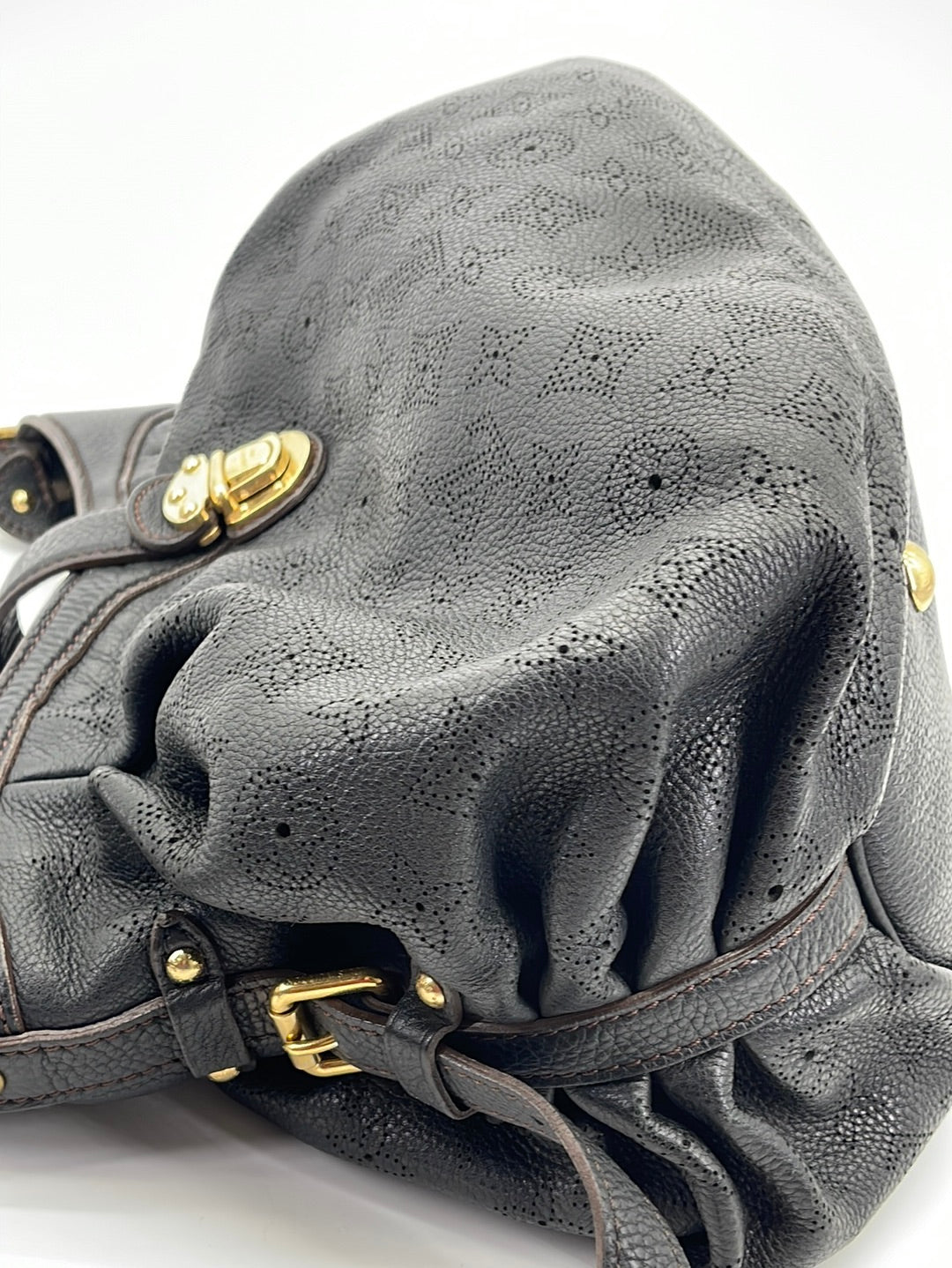 Preloved Louis Vuitton L Hobo Black Mahina Leather Bag AR0048 061323 $ –  KimmieBBags LLC