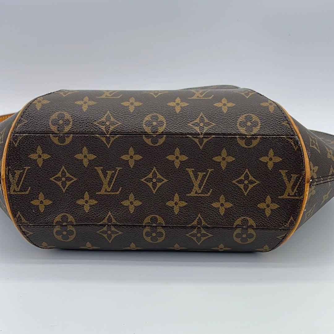 Fabulosa Closet 0.9 - Louis Vuitton elipse Limited EDITION Excellent  Condition ❤️Dm for the price❤️ Swipe for detailed pics .. .. .. Disclaimer  : FABULOSA VERSION 0.9 is not associated or affiliated