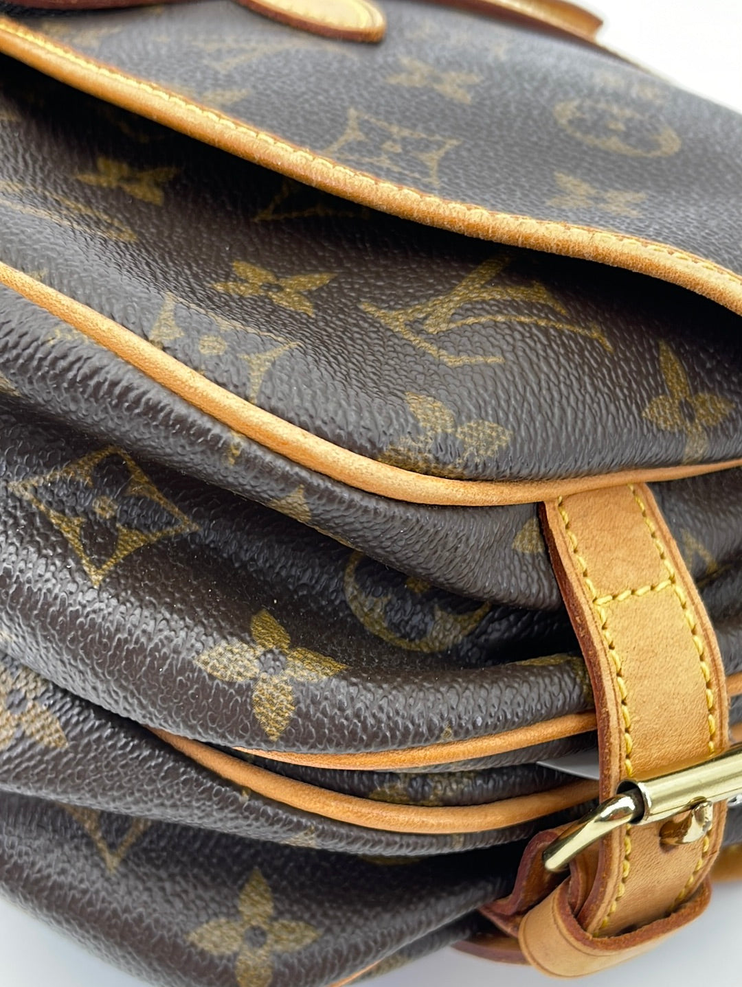Saumur cloth crossbody bag Louis Vuitton Brown in Cloth - 30639724