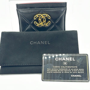 PRELOVED Chanel 19 Black Quilted Leather Card Holder 31625212