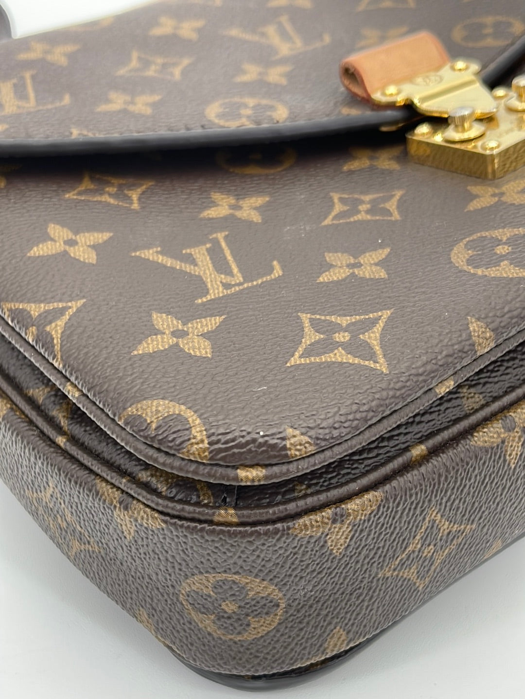 Preloved Louis Vuitton LV Pochette Metis Patches – allprelovedonly