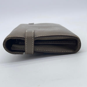 GIFTABLE Preloved Hermes Kelly To Go Lounge Grey Epsom Leather Wallet AAI010IH 070323 $1000 OFF