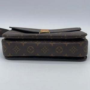 Preloved Louis Vuitton Pochette Metis Monogram Canvas Bag SD2199 062123