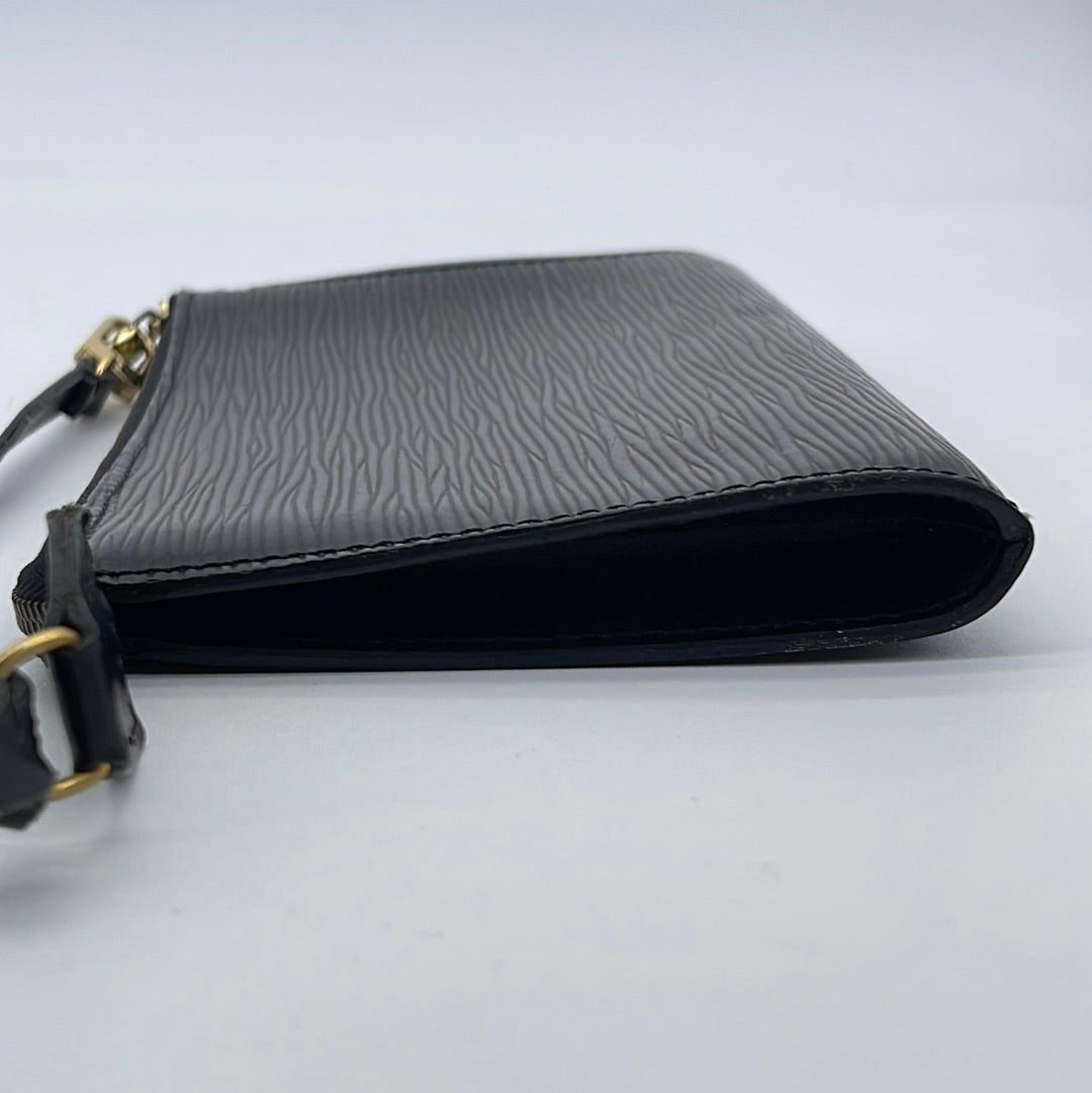 Louis Vuitton // Black Epi Neverfull MM Bag – VSP Consignment