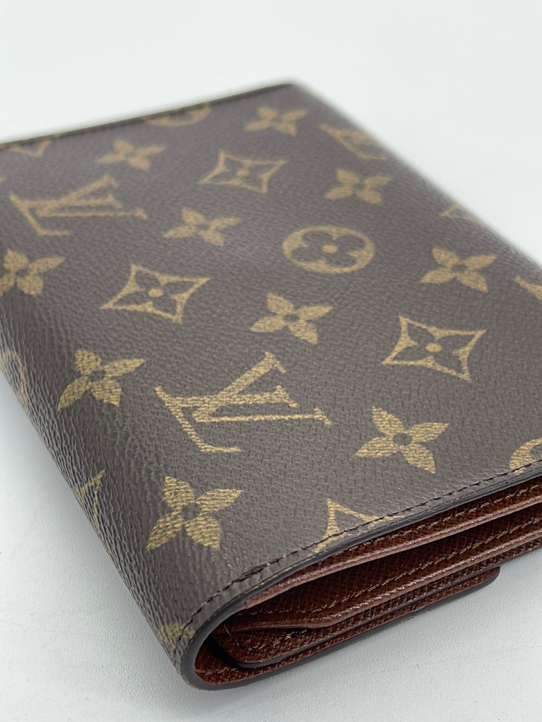 PRELOVED Louis Vuitton Monogram Victorine Trifold Wallet SP0127 052323 –  KimmieBBags LLC