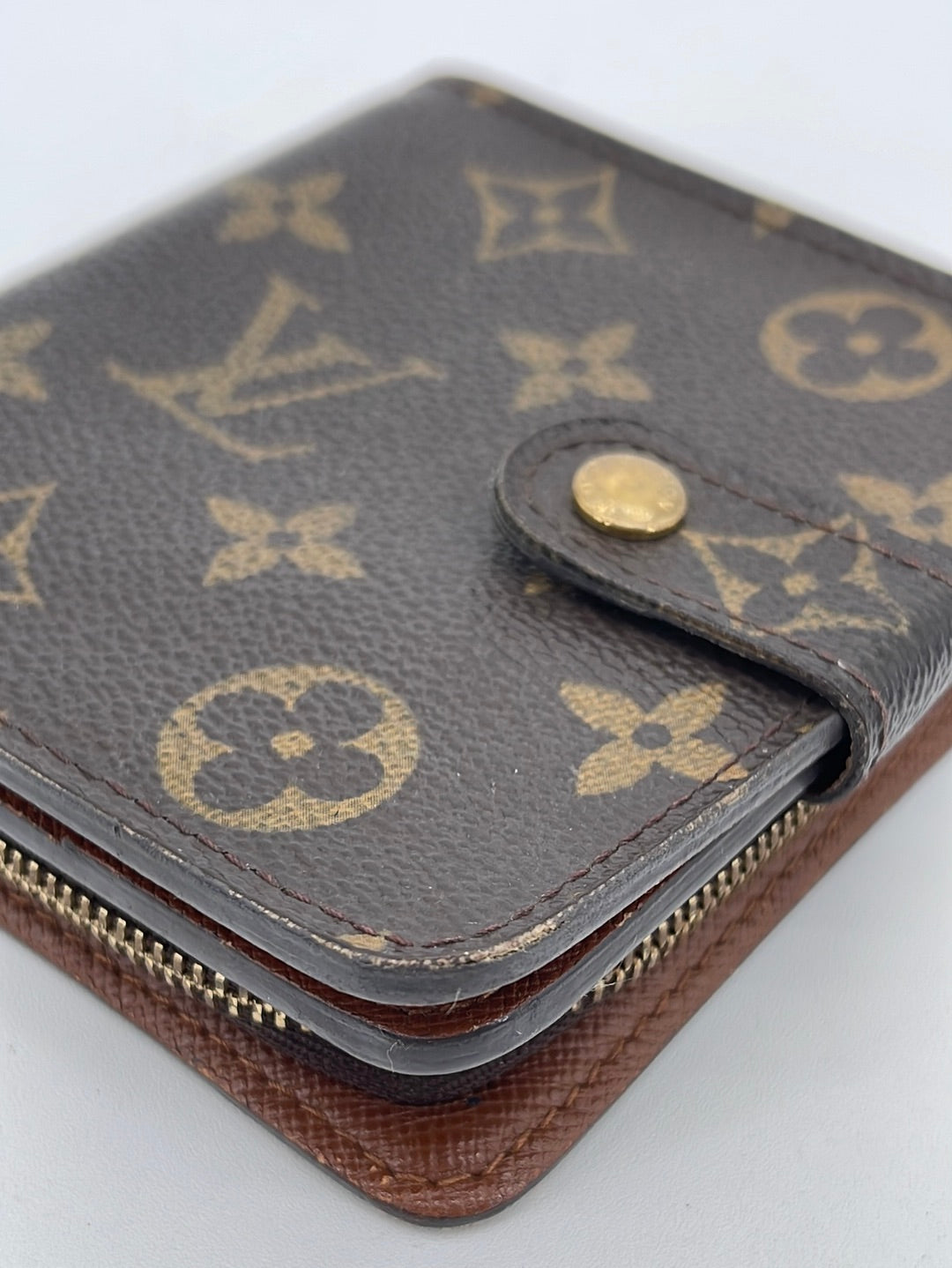 Louis Vuitton LV CLÉA WALLET Monogram Leather Folding Wallets