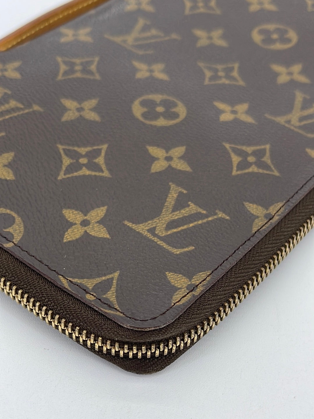 Louis Vuitton Compact Kisslock Wallet – yourvintagelvoe