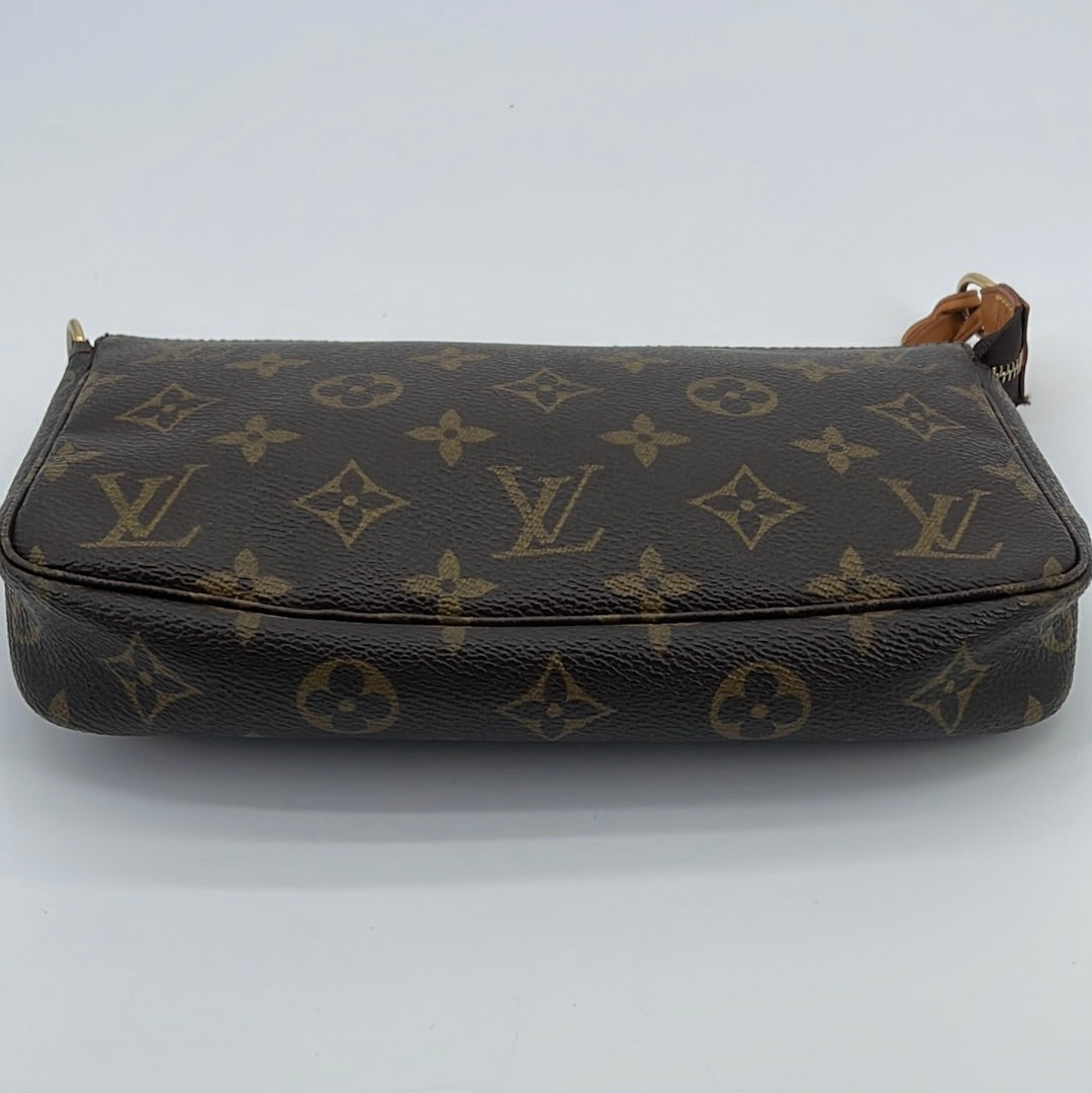 LOUIS VUITTON Monogram Pochette Accessoires Pouch Bag - AWL1797 –  LuxuryPromise