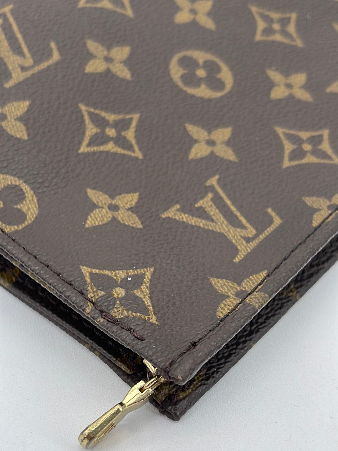 LOUIS VUITTON Monogram LIMITED EDITION Summer Trunks Toiletry Pouch 26 –  ELLUXE