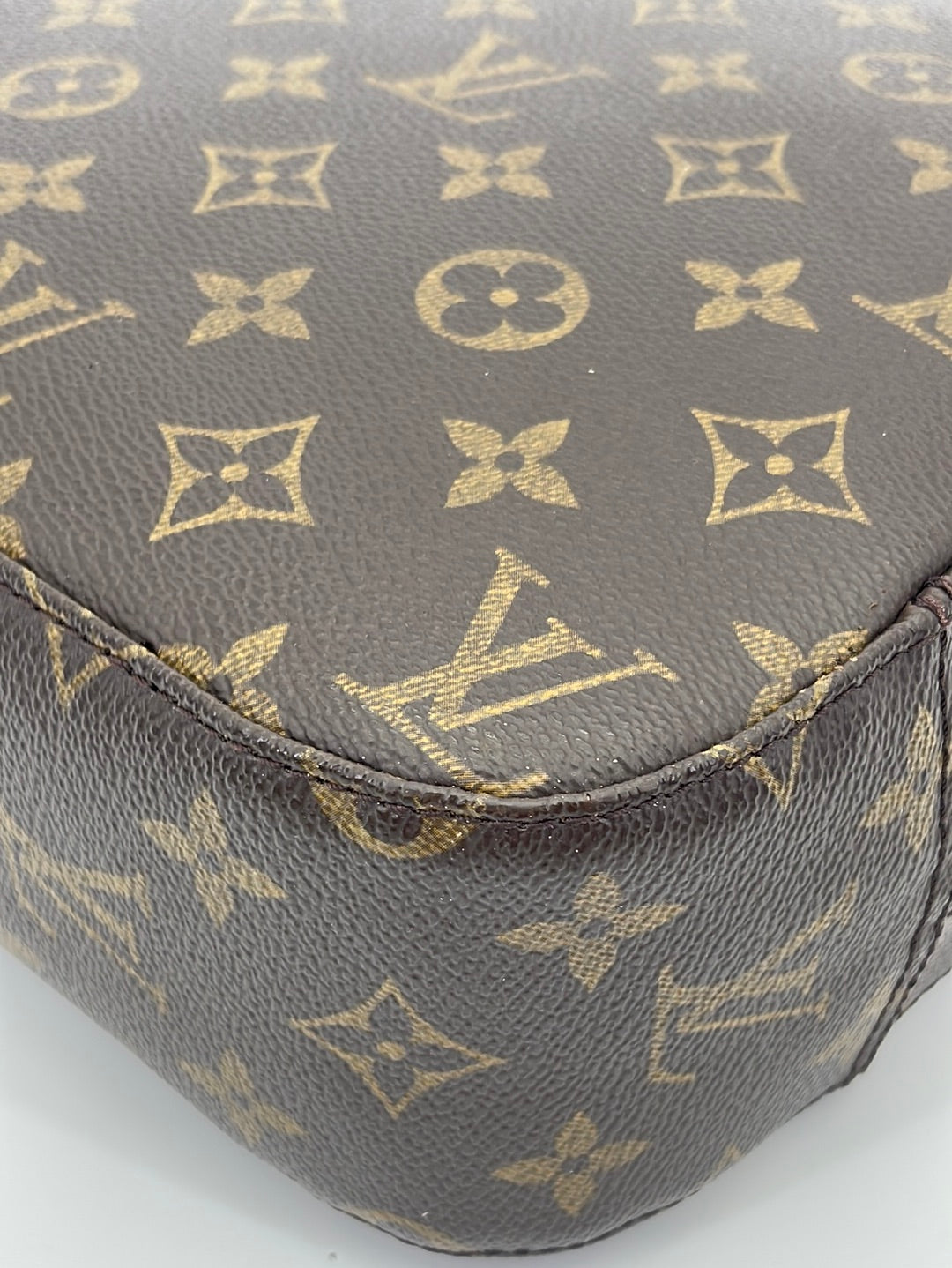 White Louis Vuitton Shoulder Bags: Shop up to −30%
