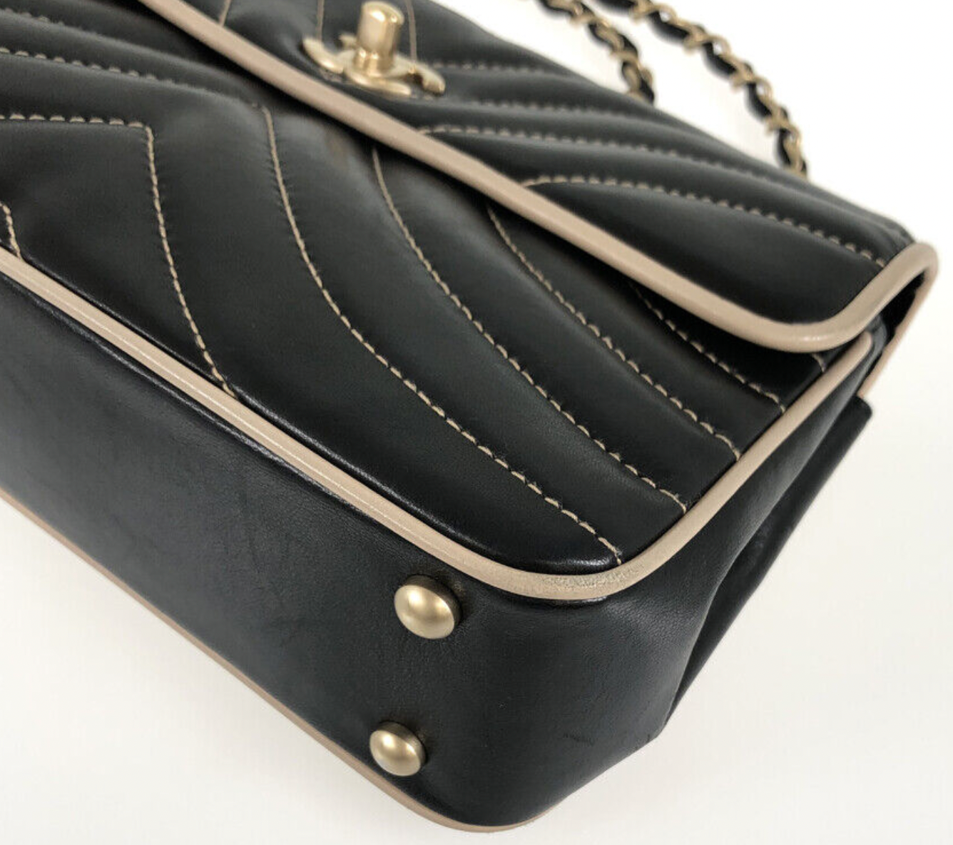 Vintage Chanel Black Lambskin Shoulder Bag 8429333 031123 *** DEAL ***
