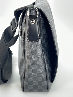 Vintage Louis Vuitton Damier Graphite Daniel GM Messenger Bag SP0059 030623