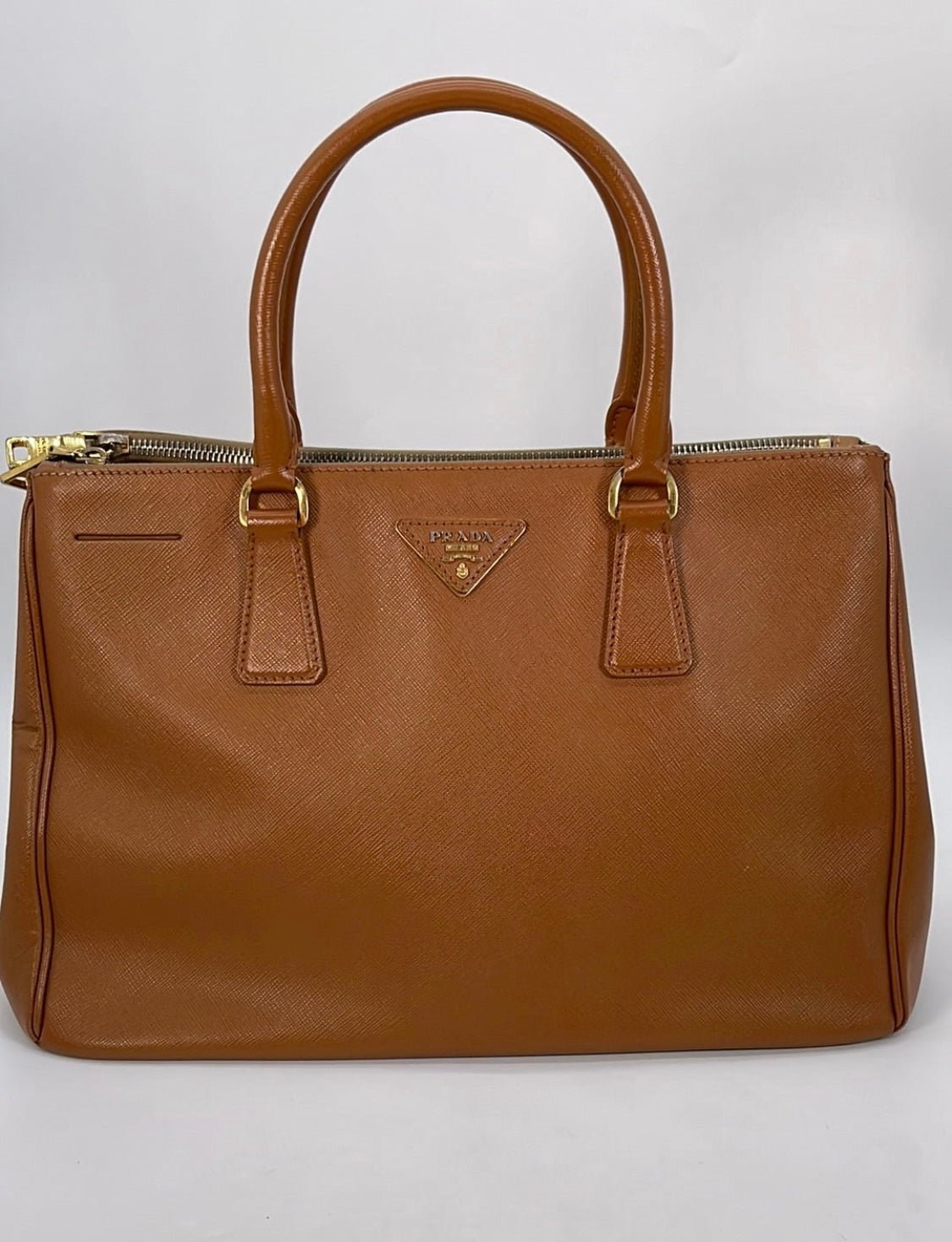Preloved Prada Brown Saffiano Leather Double Zip Lux Tote Bag 25 03052 –  KimmieBBags LLC