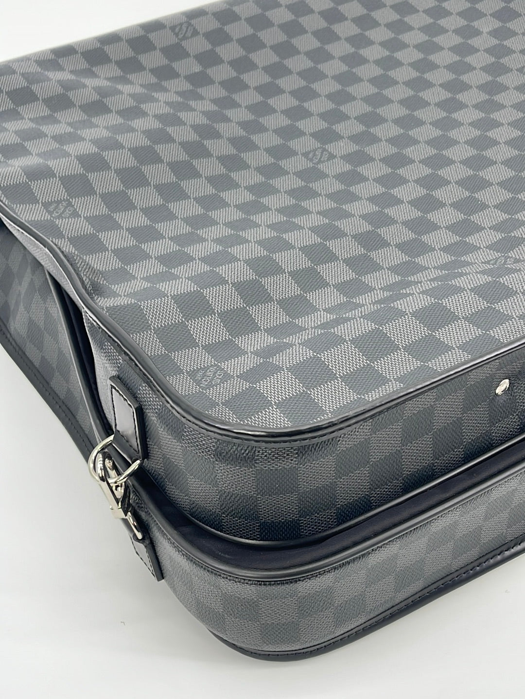 PRELOVED Louis Vuitton Damier Graphite Garment Bag GWXY329 041223