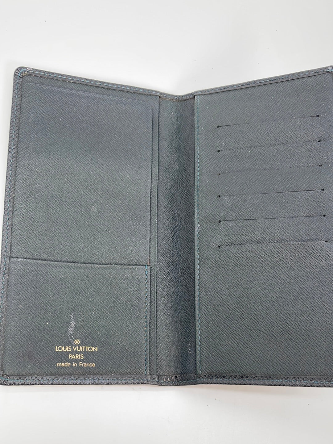 LOUIS VUITTON Green Taiga Leather Bifold Wallet Vintage MI0917