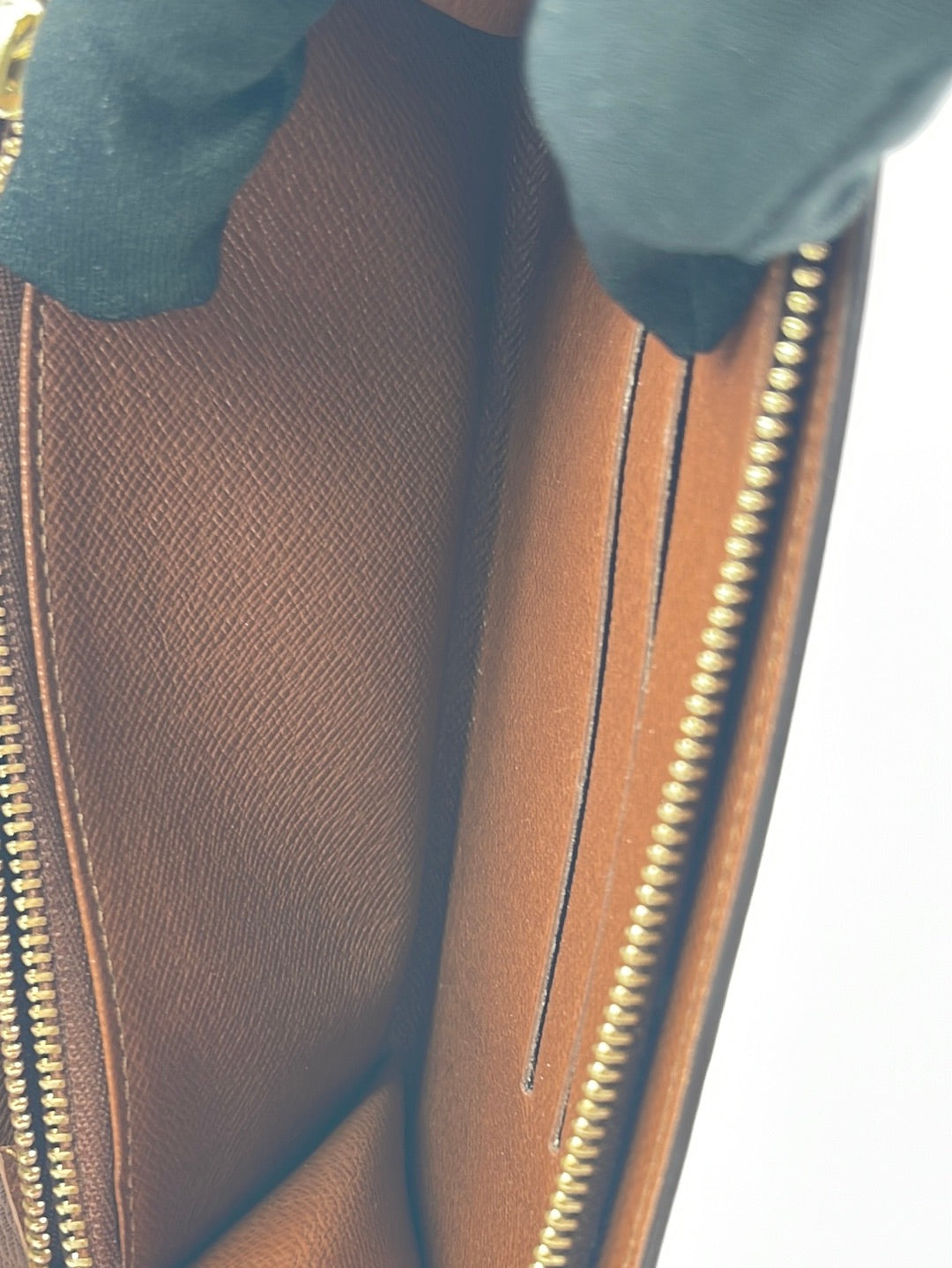 Louis Vuitton Portefeuille zippy Beige Leather ref.892250 - Joli