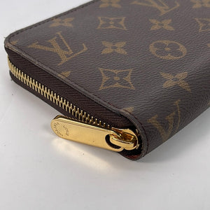 WHAT 2 WEAR of SWFL - Just in… HTG!!! Purchased 7/01/21. Louis Vuitton  Vertical Zippy Wallet on a detachable chain. The front pocket is perfect  for a phone. Receipt, box, dustcover, and