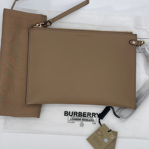 NEW BURBERRY Beige Leather Wristlet Clutch XBD4DK2 032223