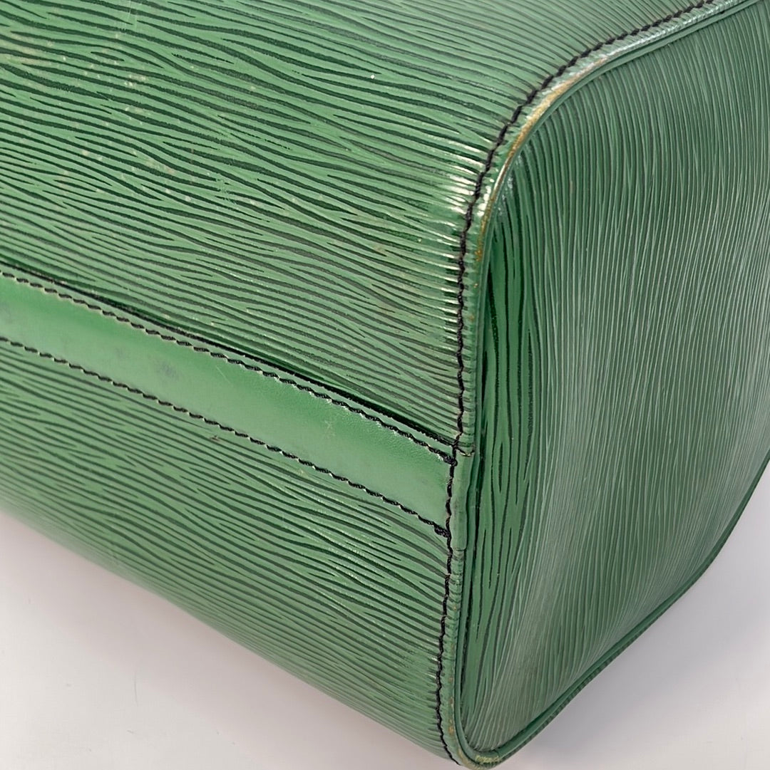 Louis Vuitton 1994 Epi Green Speedy 25 Handbag · INTO