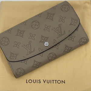Preloved Louis Vuitton Beige Mahina Leather Iris Wallet TN0156 041923 –  KimmieBBags LLC