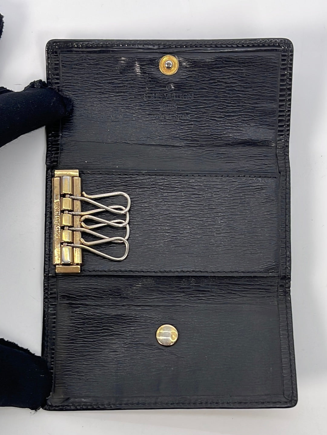 Preloved Louis Vuitton Black Epi 4 Key Holder LO0952 022723