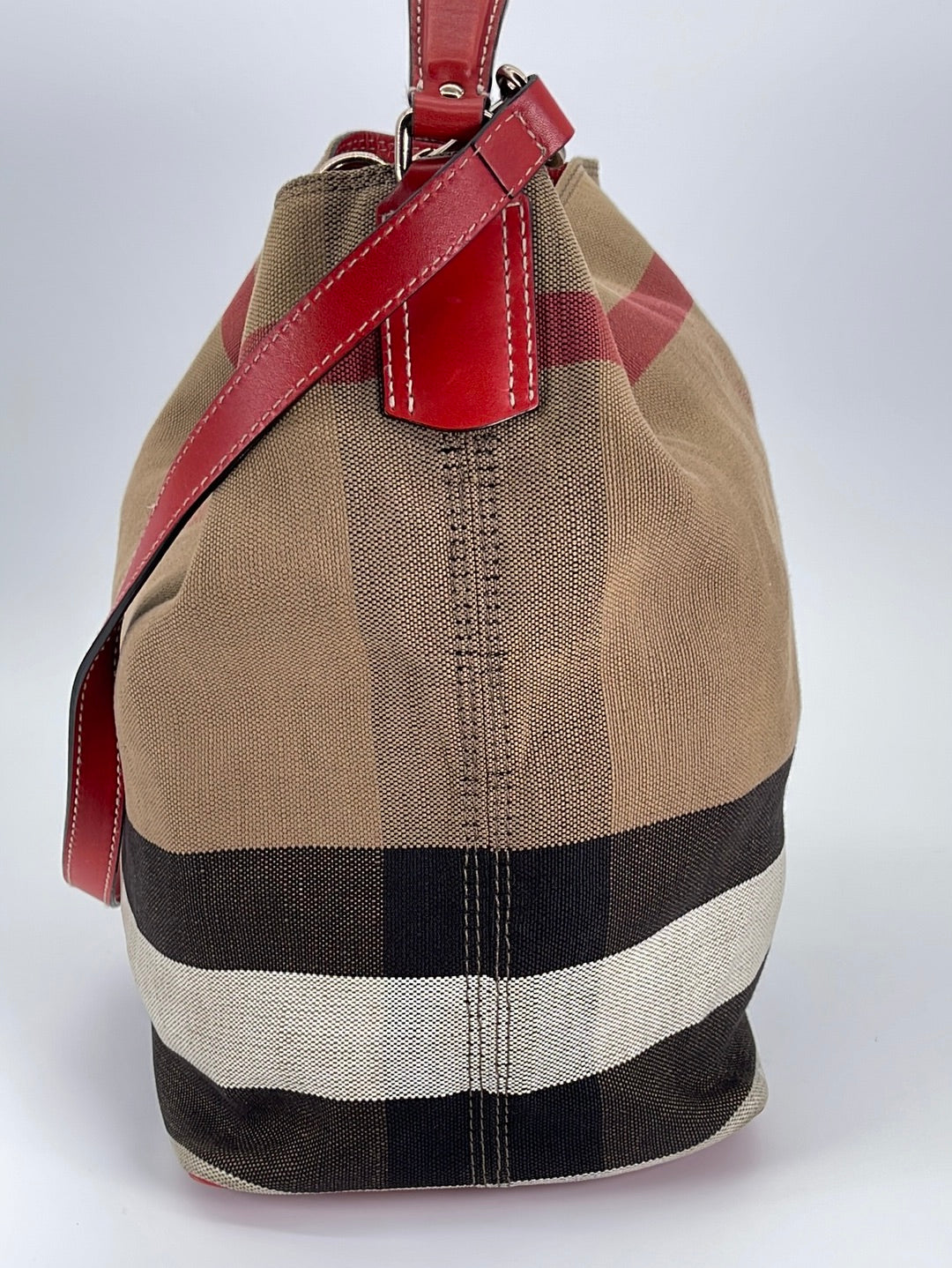 Preloved Burberry Canvas Ashby Medium Bucket Bag CNQINCHOQIN 031523 –  KimmieBBags LLC