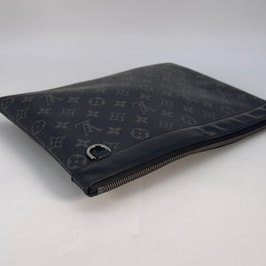 Louis Vuitton Discovery Pochette In Grey