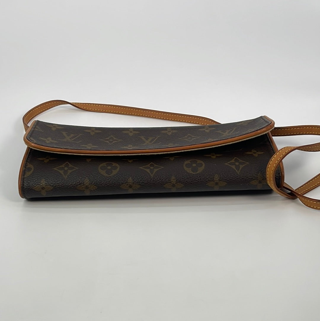 PRELOVED Louis Vuitton Twin Pochette PM Monogram Crossbody Bag CA0061 011623