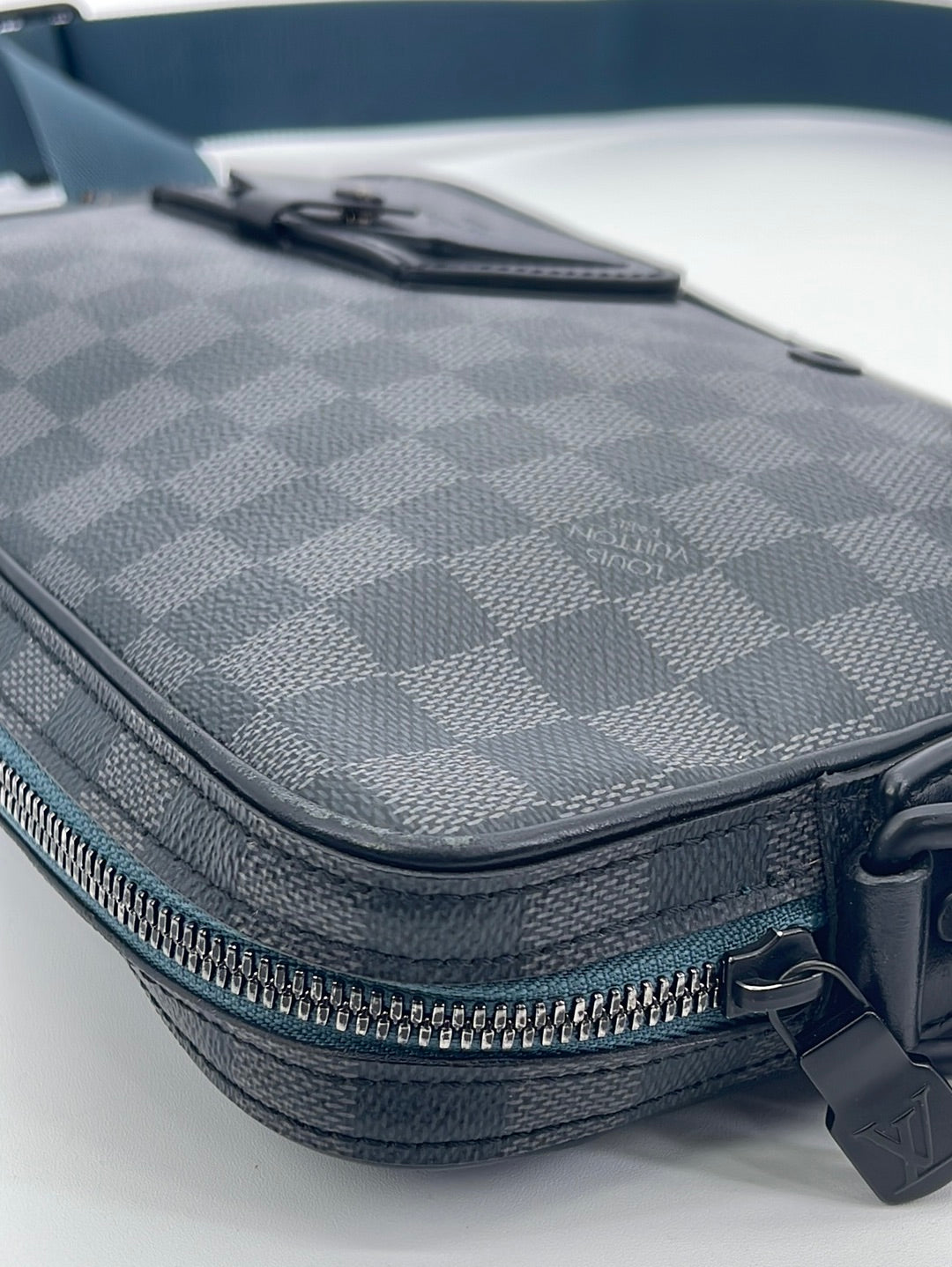 PRELOVED Louis Vuitton Damier Graphite Alpha Crossbody Bag CA1199 040523