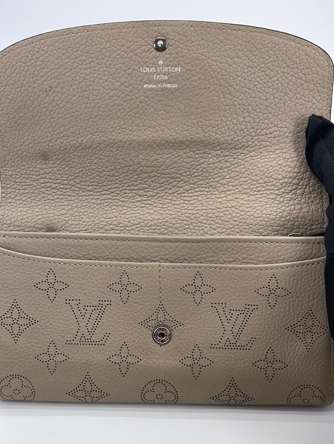 Preloved Louis Vuitton Beige Mahina Leather Iris Wallet TN0156 041923