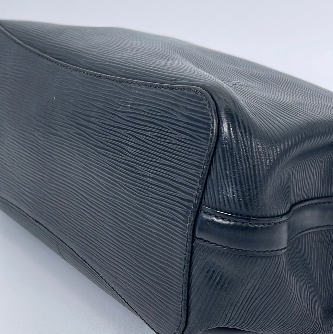 Cloth handbag Louis Vuitton Black in Cloth - 31924500