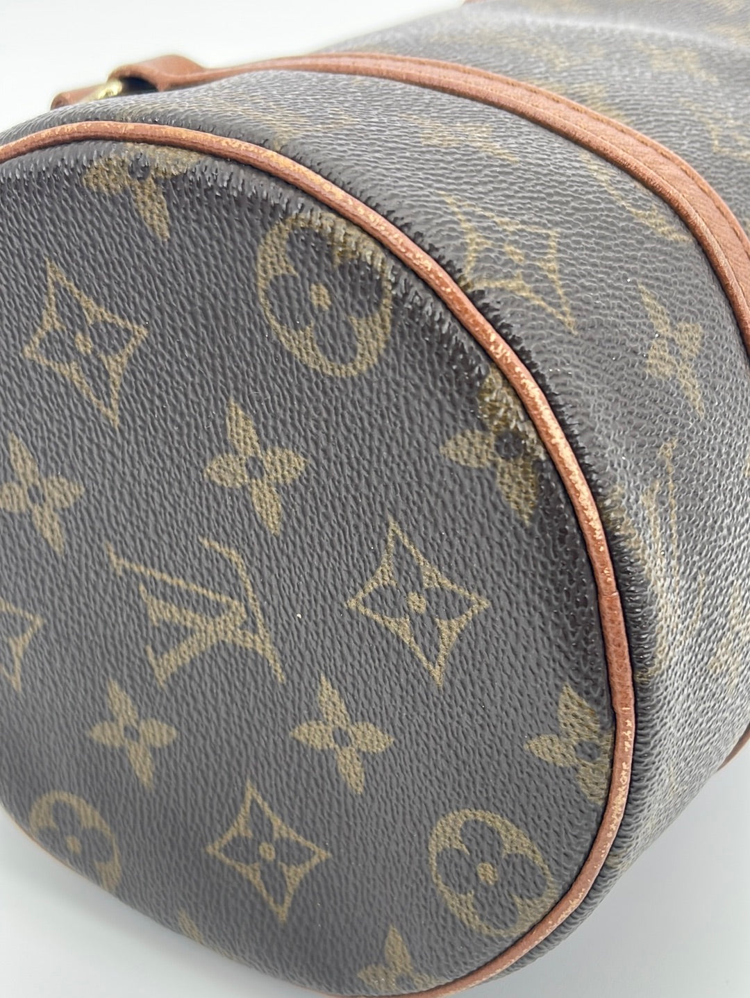 Vintage Louis Vuitton Monogram Papillon 26 Shoulder Bag NO0954 040523 –  KimmieBBags LLC