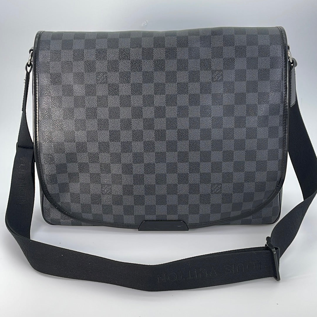 Vintage Louis Vuitton Damier Graphite Daniel GM Messenger Bag SP0059 030623