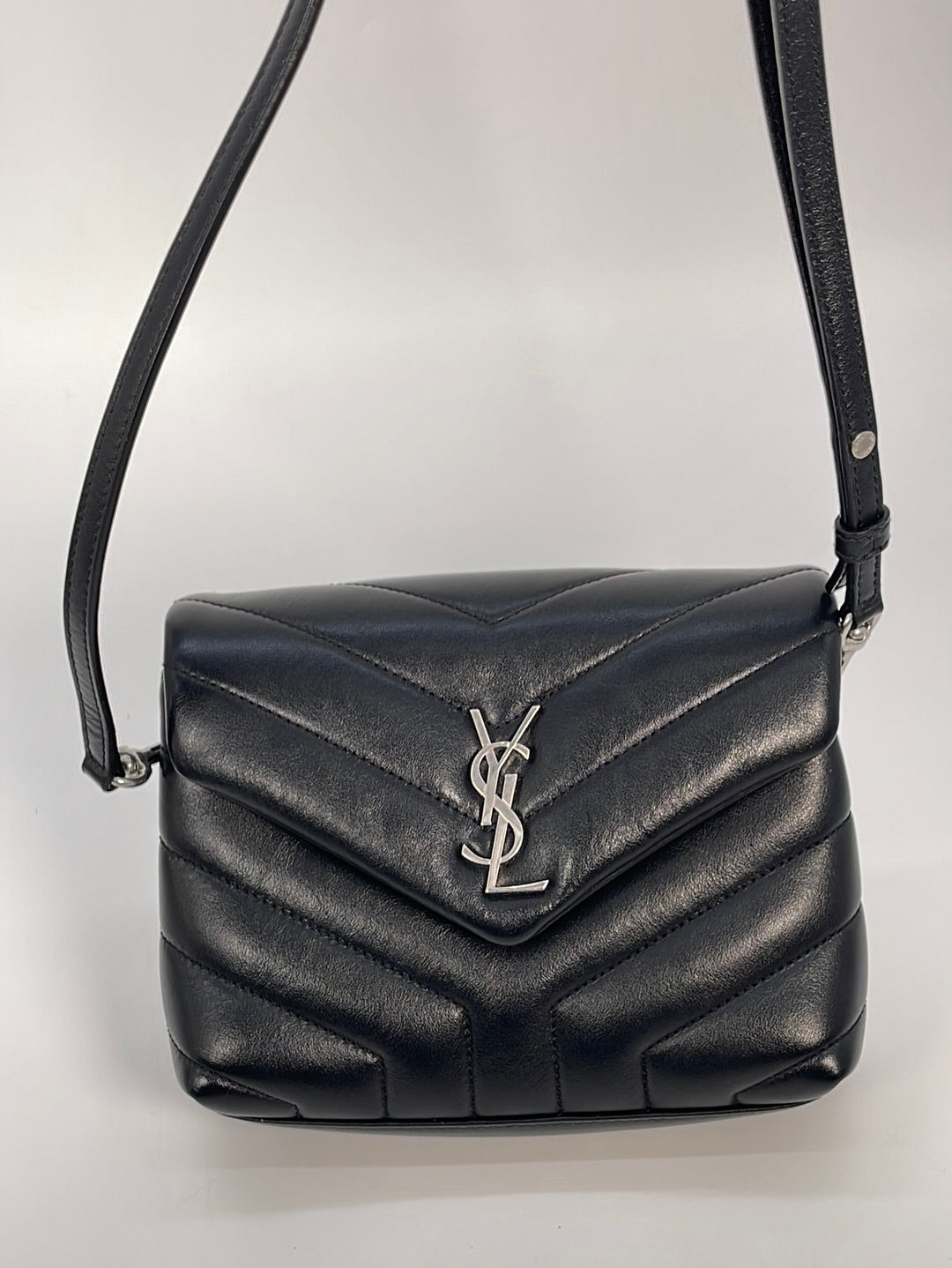 Preloved Saint Laurent LouLou Black Toy Crossbody Bag BRS467078.0120