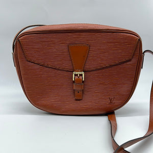 Vintage Louis Vuitton red epi leather shoulder bag. Classic purse