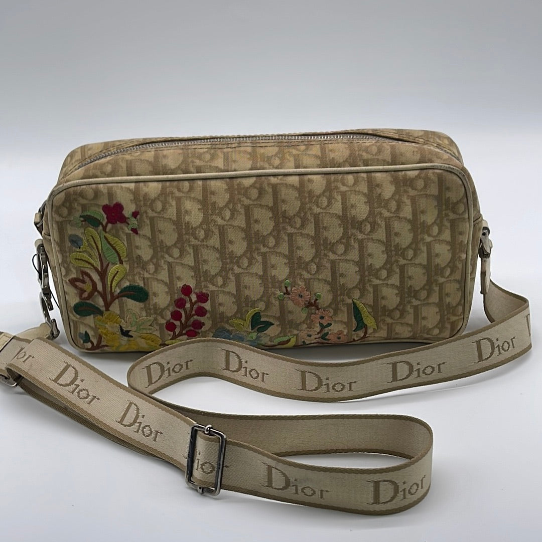 Vintage Christian Dior Monogram Coated Canvas with Emroidered Flowers Crossbody Bag BOD1024 120222