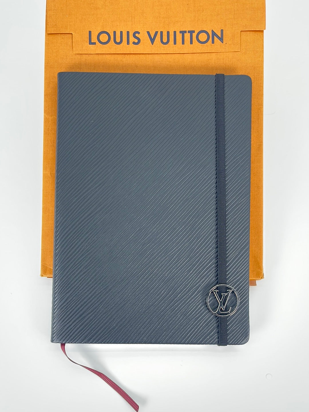 Louis Vuitton Gustave MM Notebook in black Epi leather with silver embossing
