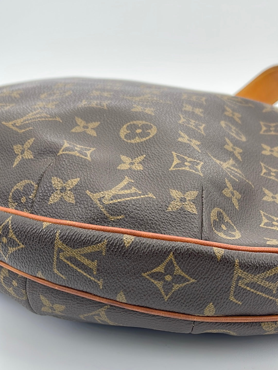 Croissant cloth handbag Louis Vuitton Brown in Cloth - 36230403