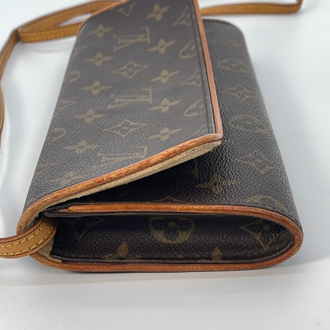 Louis Vuitton Discontinued Monogram Pochette Bosphore Crossbody Bag s28lv23