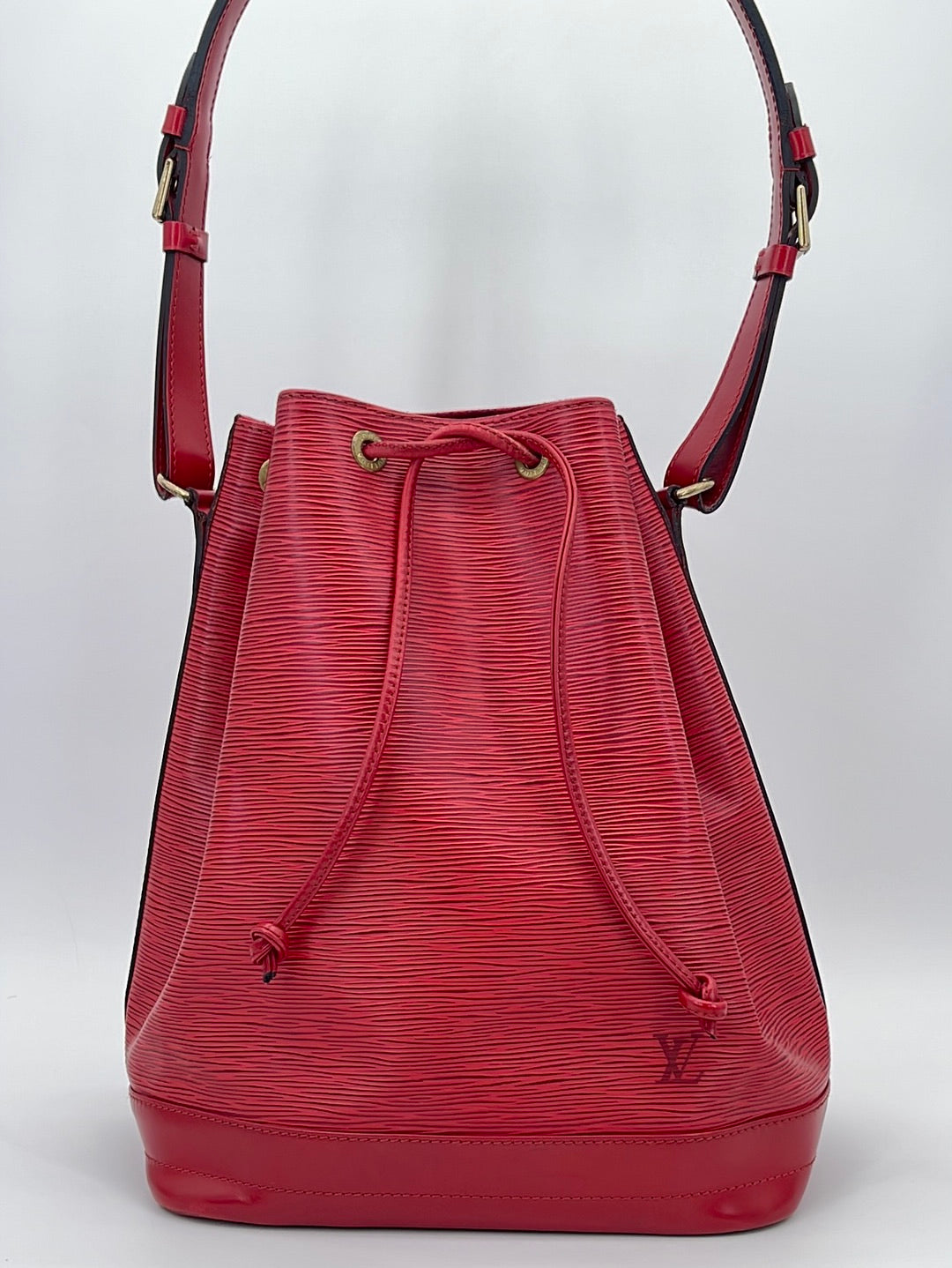 Vintage Louis Vuitton Petite Noe Red Epi Shoulder Bag 2GCW7WR