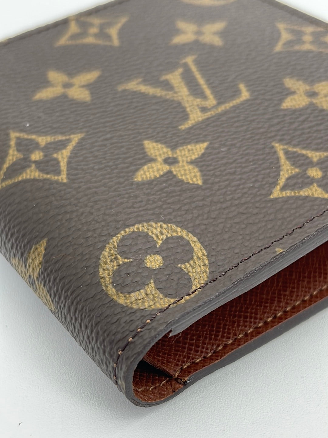Preloved Louis Vuitton Men's Bifold Monogram Wallet VI1010 041922 –  KimmieBBags LLC