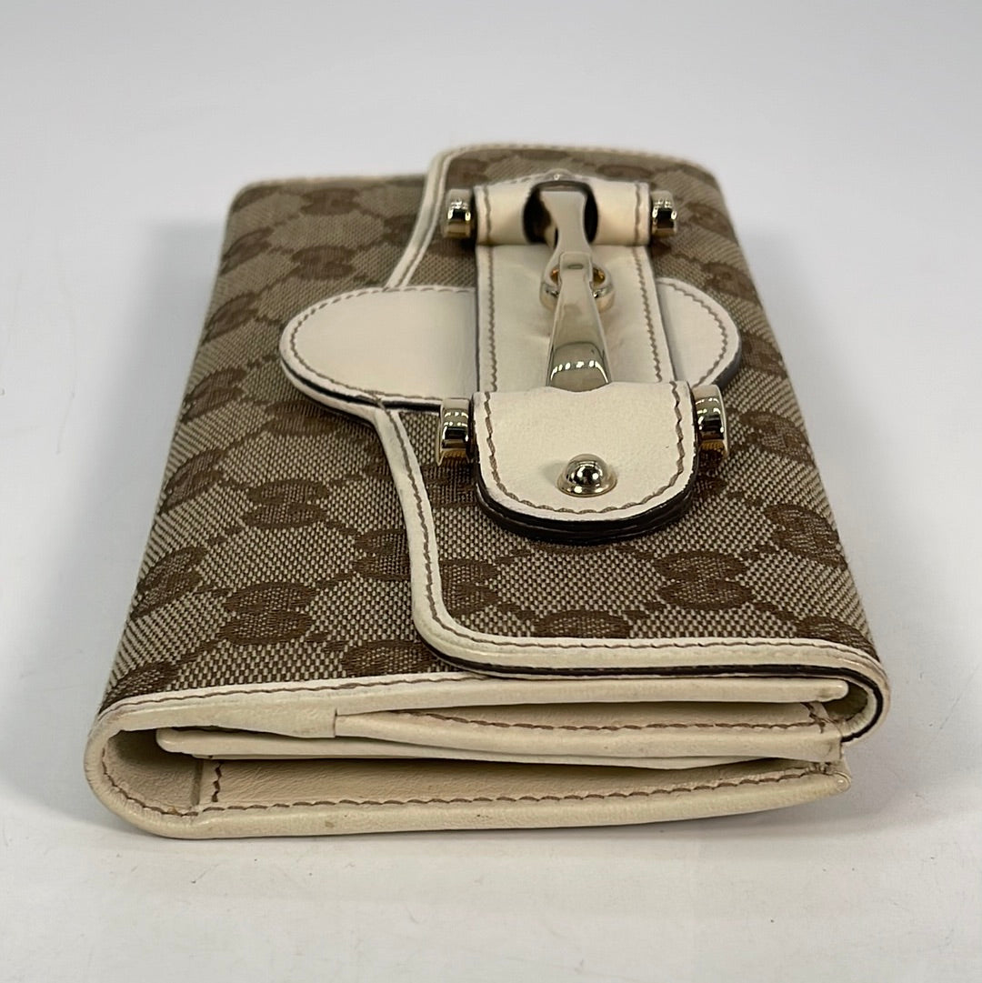 GUCCI Logo grained leather wallet (8.785 ARS) ❤ liked on Polyvore