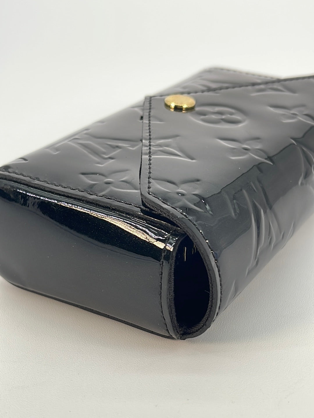 PRELOVED Louis Vuitton Amarante Vernis Monogram Sarah Compact Noir 8B8 –  KimmieBBags LLC