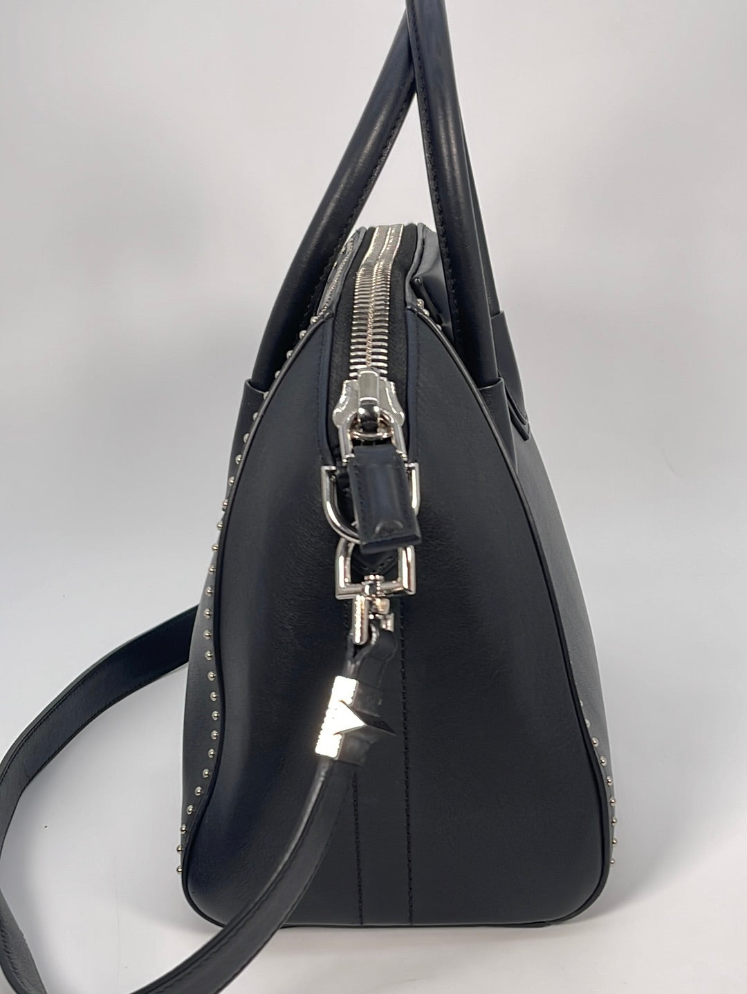 Preloved Givenchy Black Leather Antigona Bag 3CB0195 020923
