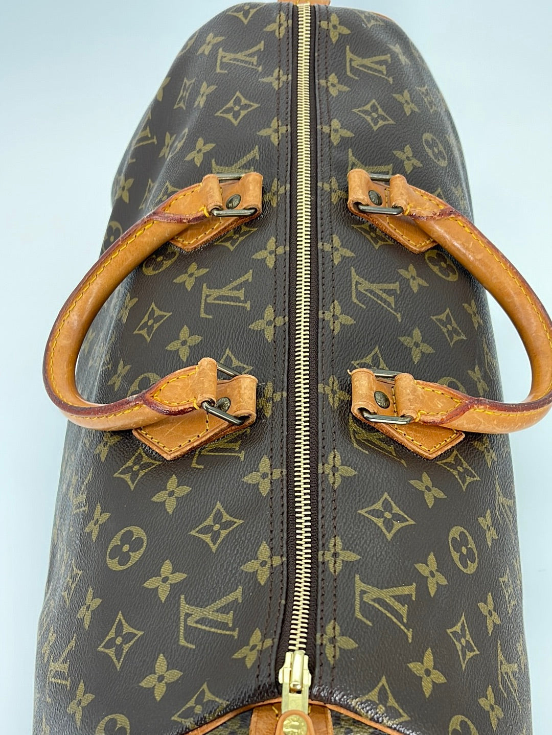 New arrival! Previously owned Louis Vuitton speedy 40 Some wear