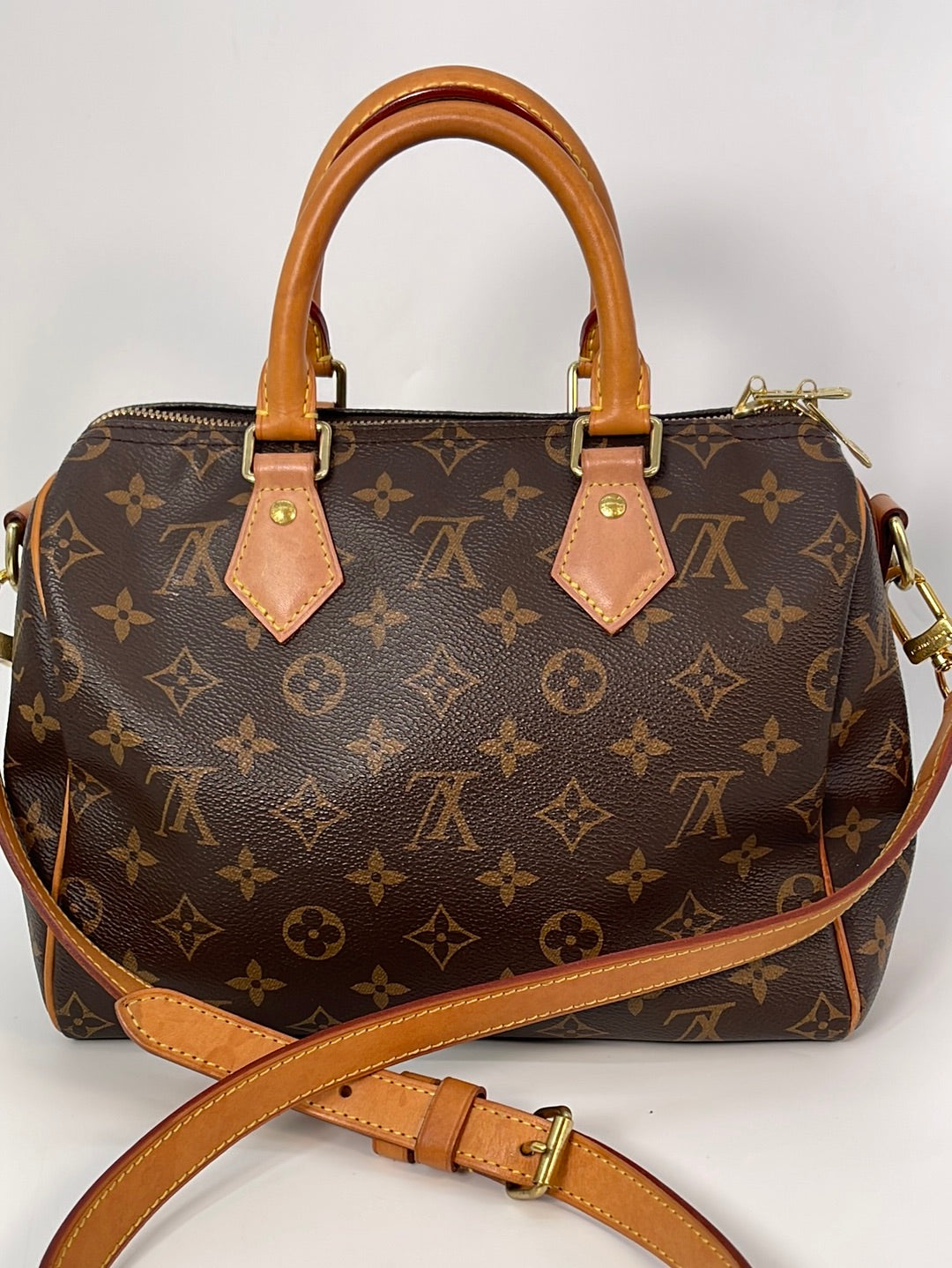 Speedy 25 without strap comes with LV shopping bag,LV dust bag & LV box