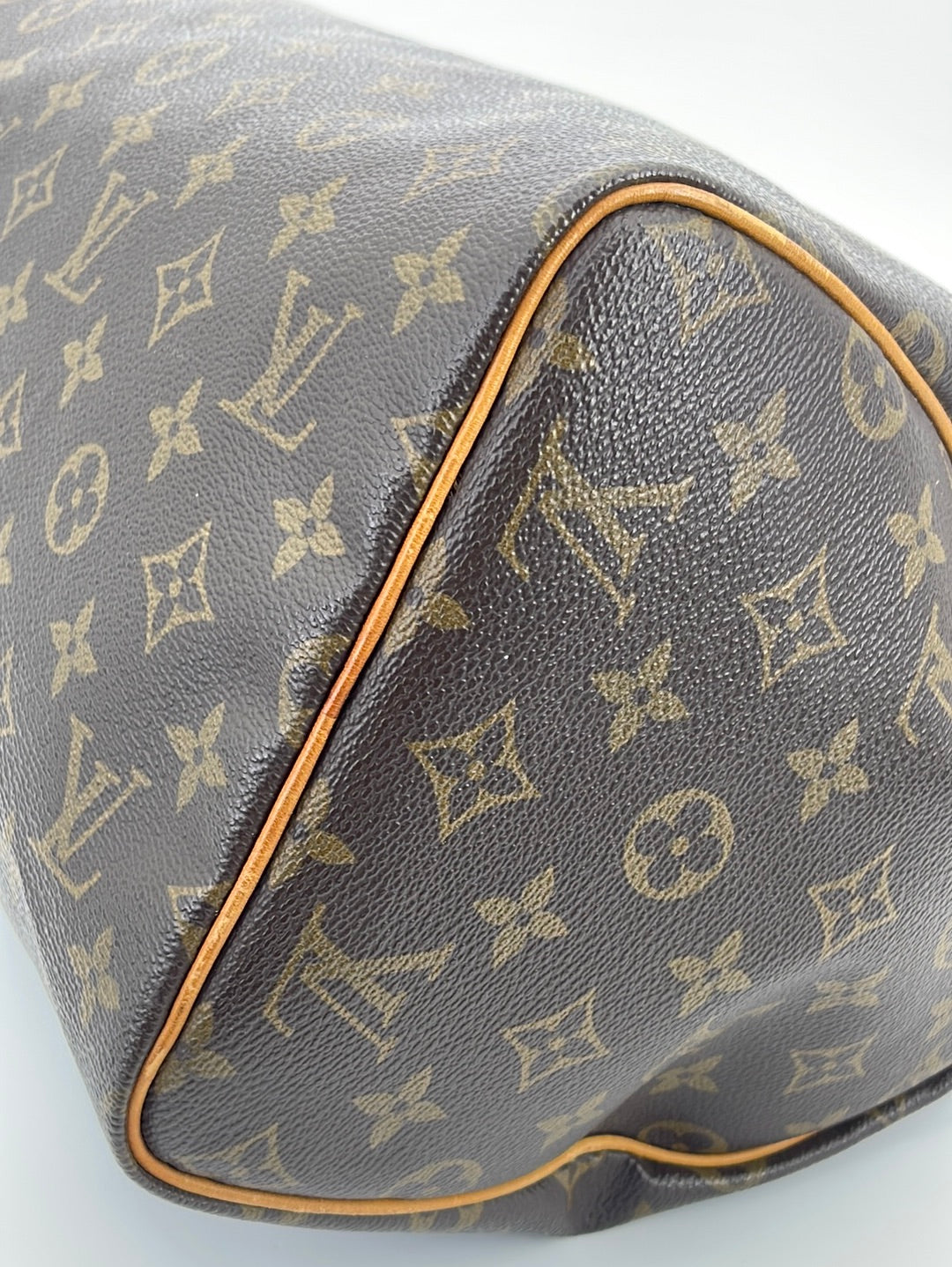 Preloved Louis Vuitton Monogram Speedy 40 Bag 853SA 031023 – KimmieBBags LLC