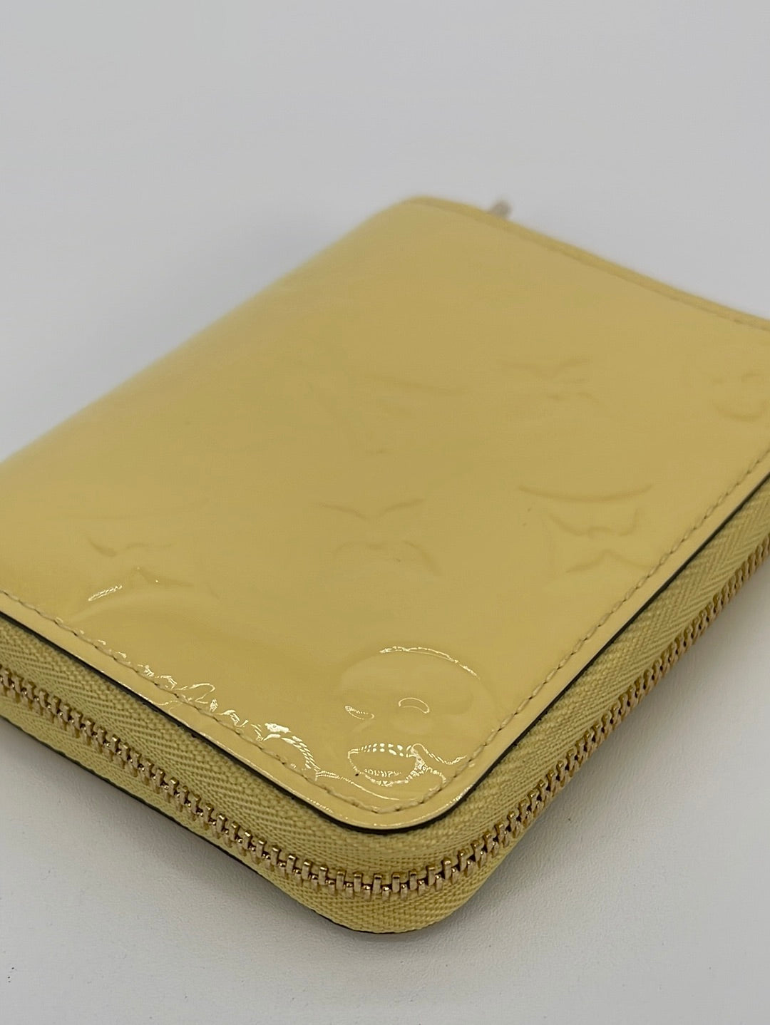 PRELOVED Louis Vuitton Yellow Vernis Zippy Coin Purse TS5103 040123 –  KimmieBBags LLC