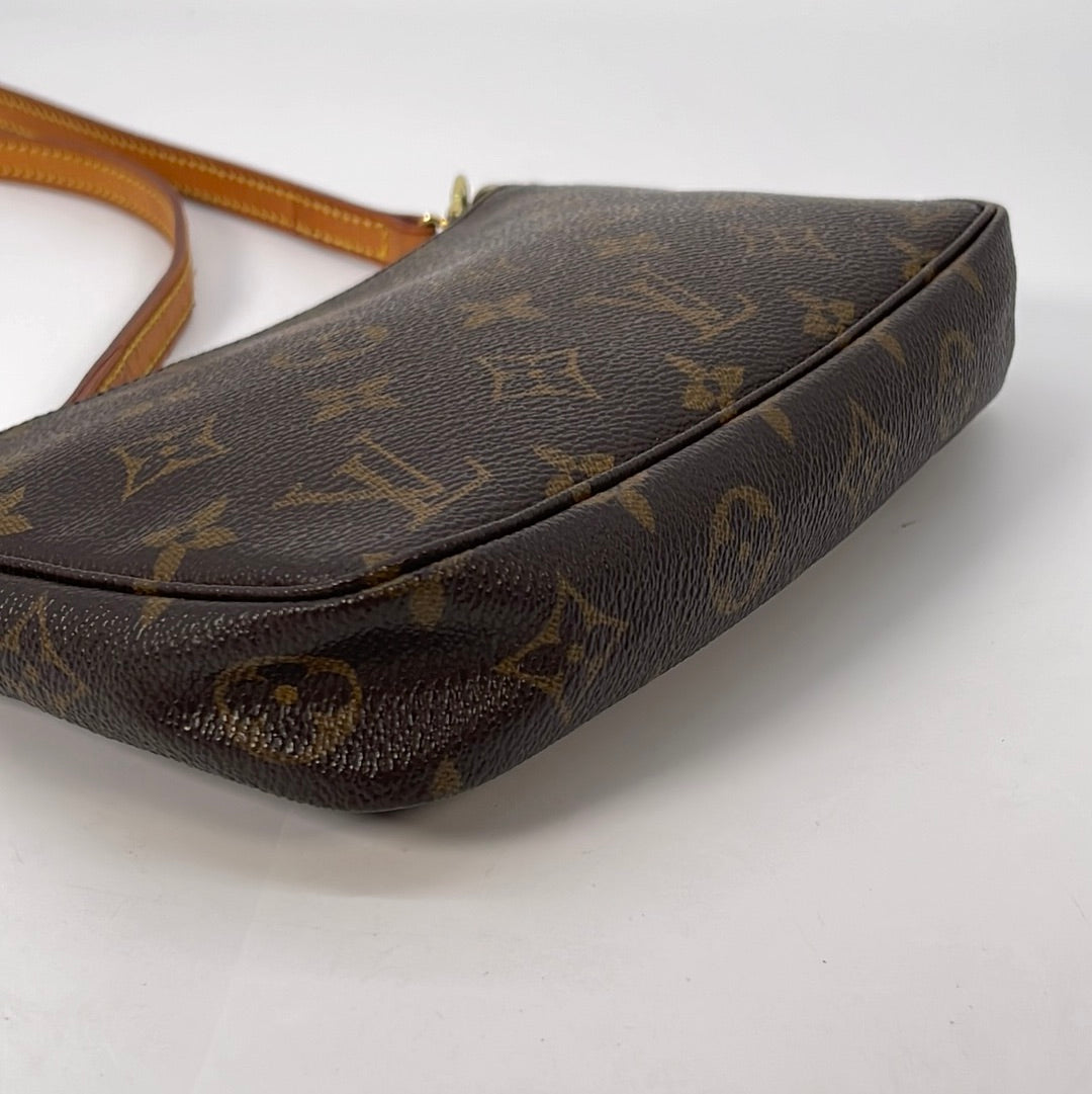Louis Vuitton Handbag Epi 24 Pochette Accessories Red Leather Crossbod –  Debsluxurycloset